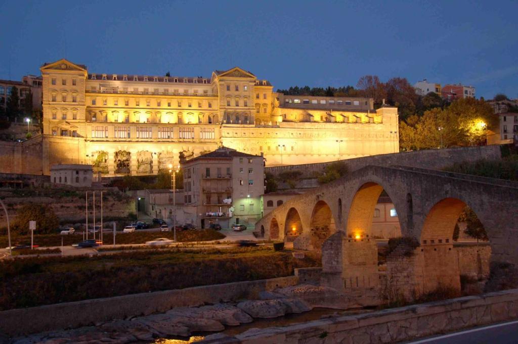 Hostal La Masia Manresa Kültér fotó